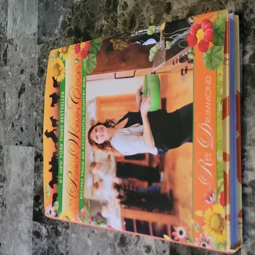 The Pioneer Woman Cooks- Recipes From an Accidental Country Girl Cookbook